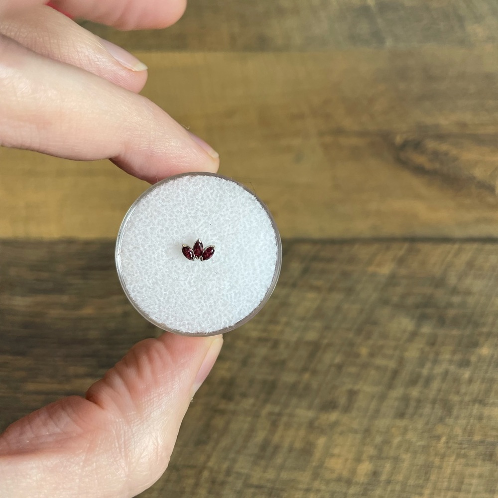 Anatometal Marquise Fan 18K White Gold Threadless End